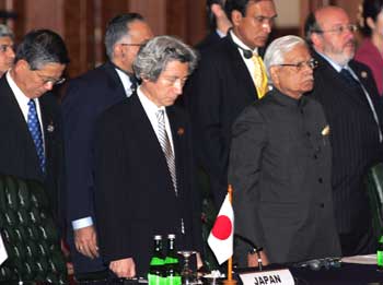 Japanese Prime Minister Junichiro Koizumi (2nd-L) stands next to Indian Foreign Minister Natwar Singh as they take a moment of silence for Tsunami victims before the opening of the Special Asean Leaders's Meeting on Aftermath Quake and Tsunami Summit at the Jakarta Convention Centre on January 6, 2005. 