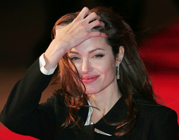 Actress Angelina Jolie of the U.S. arrives for the UK premiere of 'Alexander' in London January 5, 2005.