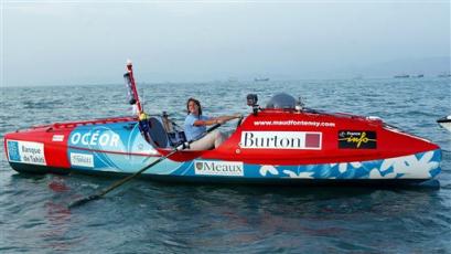 France's Maud Fontenoy rows after departing from Port of Callao, Peru on Wednesday, Jan. 12, 2005. Fontenoy will attempt rowing from Callao, Peru to French Polynesia some 5,000 miles across the Pacific. [AP]