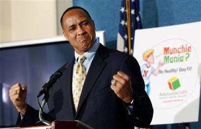 Football legend Lynn Swann speaks at a news conference in Washington Thursday, Jan. 13, 2005, to launch a national campaign to fight childhood obesity. (AP Photo/Dennis Cook) 