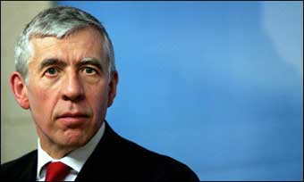 British Foreign Secretary Jack Straw will stop in Japan ahead of a previously announced visit next week to China, it was announced. Straw said January 12, 2005 that he sees the arms embargo to go before July [AFP]