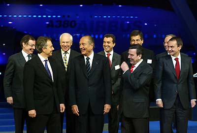 (Front, from L to R) British Prime Minister Tony Blair, French President Jacques Chirac, German Chancellor Gerhard Schroeder and Spanish Prime Minister Jose Luis Rodriguez Zapatero attend the inauguration of the new Airbus A380 inToulouse, southern France, January 18, 2005. [Reuters]