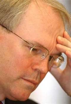 Christopher Hill, U.S. top negotiator and U.S. ambassador to South Korea, reacts during a Korea University's meeting in Seoul, Friday, Feb. 18, 2005. The United States and China unquestionably agree that North Korea must end its nuclear ambitions through six-nation disarmament talks, Washington's top negotiator on the issue said Friday. [AP] 