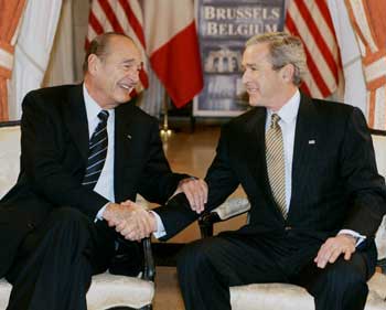 French President Jacques Chirac (L) greets U.S. President George W. Bush in Brussels, February 21, 2005. Bush met with Chirac for a dinner on Monday during his four-day visit to Europe.