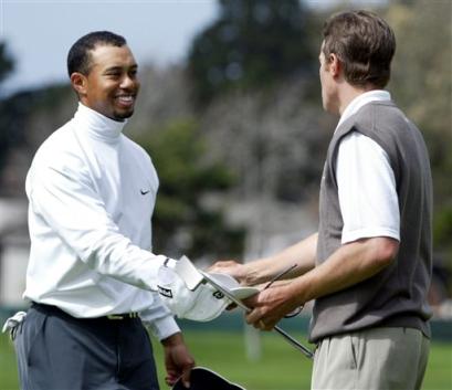 Tiger Woods, left, congratulates Nick O'Hern after O'Hern defeated Woods 3 and 1 in the second round of the the World Match Play Championship Friday Feb. 25, 2005 in Carlsbad, California, the USA. [AP]