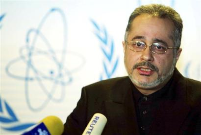 Sirus Naseri, head of the Iranian delegation delivers a press statement after the morning session of the International Atomic Energy Agency's (IAEA) 35-nation board of governors, on Wednesday, March 2, 2005, at Vienna's International Center. (AP Photo/Rudi Blaha) 