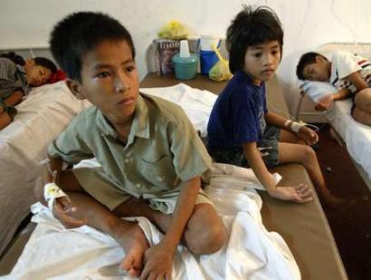 Filipino school children lie in the hospital in Ubay town of Bohol, province March 10, 2005. More than 100 people were poisoned after eating during a snack break at school. At least 29 pupils at San Jose Elementary School in Magini, Bohol, Philippines died of likely cyanide poisoning on Wednesday after eating carmelized cassava roots. REUTERS/Romeo Ranoco 