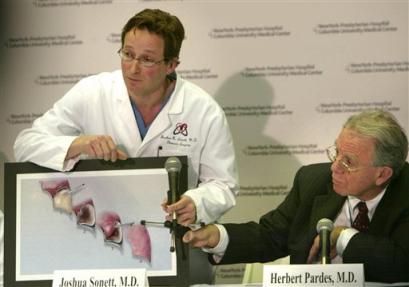 Dr. Joshua Sonett, left, and Dr. Herbert Pardes show a graph while discussing the surgery of former President Bill Clinton during a press conference at New York-Presbyterian Hospital in New York, Thursday March 10, 2005. [AP]