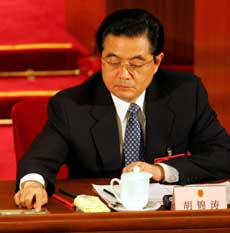 President Hu Jintao presses the button to vote at the closing of the annual session of China's parliament, the National People's Congress, in Beijing March 14, 2005. [Reuters]