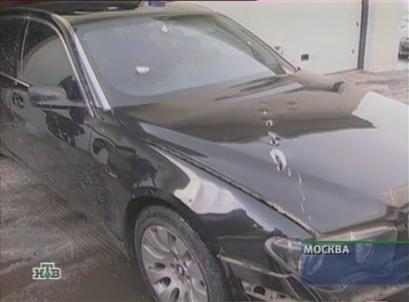 The damaged car of Anatoly Chubais is seen at his headquarters in this image taken from television on Thursday, March 17, 2005. [AP]