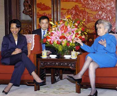 U.S. Secretary of State Condoleezza Rice (L) meets Chinese Vice-Premier Wu Yi (R) at the Zhongnanhai in Beijing March 21, 2005. Rice pressed China on Monday to persuade North Korea to return to nuclear disarmament talks after warning that Washington would not wait forever for a resumption. 