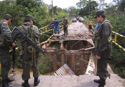 Soldiers watch a bridge blown by rebels of the Revolutionary Armed Forces of Colombia, FARC, in Tibu, in the northeastern border with Venezuela, Wednesday, March 23, 2005. (AP Photo/Efrain Patino)