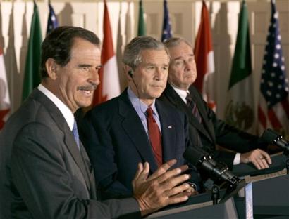 Canada's Prime Minister Paul Martin, right, and Mexico's President Vicente Fox, with U.S. President George W. Bush, center, take questions at a joint news conference at Baylor University in Waco, Texas, Wednesday, March 23, 2005. [AP]