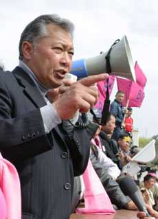 Kyrgyz opposition leader Kurmanbek Bakiev addresses the crowd in front of the presidential residence in central Bishkek, March 24, 2005. Kyrgyzstan's opposition, which on Thursday seized the main government building in the capital, said it was ready to take control of the Central Asian country after days of violent protest. 