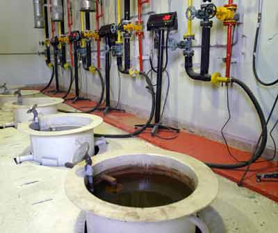 An inside view of a Uranium Conversion Facility producing unit in Isfahan, 340 km (211 miles) south of Tehran, March 30, 2005. [Reuters]