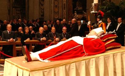 In this photo made available by the Vatican newspaper Osservatore Romano, Spain's King Juan Carlos and Queen Sofia pay their respects to the late Pope John Paul II in St. Peter's Basilica at the Vatican, Thursday, April 7, 2005. Royals, dignitaries and religious leaders from over 80 countries have come to Rome to say their last farewell to late John Paul II who died on Saturday, April 2, 2005 and attend his funeral Mass on Friday.(AP Photo/L'Osservatore Romano, ho) 