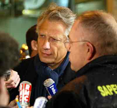France's Interior Minister Dominique de Villepin (L) talks to journalists near a Parisian hotel where a fire had started earlier in the morning in Paris April 15, 2005. [Reuters]