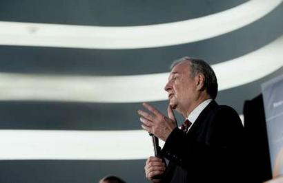 Canadian Prime Minister Paul Martin speaks on Canada's role in the world in Gatineau, Quebec, April 18, 2005. Martin says he is prepared to increase the sanctions its already imposing on a range of U.S. goods unless Washington scraps a controversial anti-dumping law. REUTERS