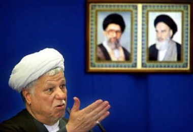 Iran's influential former president Akbar Hashemi Rafsanjani speaks during Friday prayers in Tehran April 29, 2005. Uranium enrichment is a right that Iran will never give up, Rafsanjani said on Friday. REUTERS