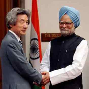 Japan's Prime Minister Junichiro Koizumi (L) shakes hands with India's Prime Minister Manmohan Singh, in New Delhi, April 29, 2005. Koizumi wooed India on Friday, aiming to build a partnership with New Delhi to cope with the growing clout of China in a dynamically changing Asia. Photo by Kamal Kishore/Reuters