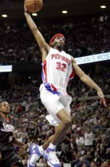 Detroit Pistons Richard Hamilton soars in for two of his 23 points as Andre Iguodala (9), of the Philadelphia 76ers, looks on during game 5 of their first round NBA playoff series in Auburn Hills, Michigan, May 3, 2005. The Pistons won the game 88-78, to win the series 4-1 and advance to the second round. REUTERS