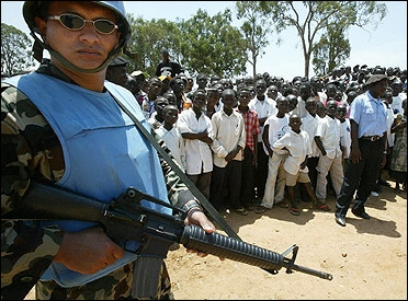 A Bangladeshi UN peacekeeper is seen here in the northeastern DRC, March 2005. A Bangladeshi soldier serving with the UN peacekeeping mission in the Democratic Republic of Congo died from a wound he received earlier in the day in an ambush, the UN mission (MONUC) said(AFP/Pool/File