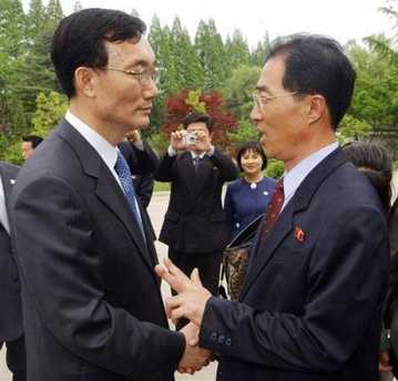 South Korean Vice Unification Minister Rhee Bong-jo, left, shakes hands with his North Korean counterpart Kim Man Gil, right, after they finished their first day meeting at the North Korean border town of Kaesong, Monday, May 16, 2005.