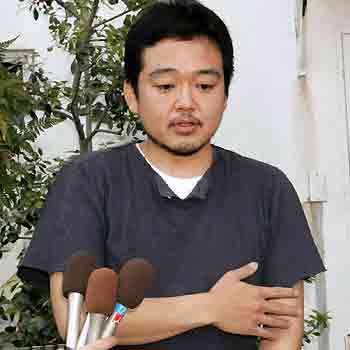 Hironobu Saito, the younger brother of Akihiko Saito, speaks to reporters in front of his home in Chiba, east of Tokyo May 28, 2005. Japanese public broadcaster NHK reported that a militant group has released a new statement and footage via a website saying that they have killed Japanese citizen Akihiko Saito who was captured in an ambush in Iraq earlier this month. [Reuters]