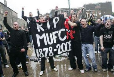 Manchester United fans protest in Cardiff, Wales May 21, 2005 against the purchase of their club by American financier Malcolm Glazer. United fans have been asked to wear black during the FA Cup final against Arsenal on Saturday in protest over the takeover. REUTERS