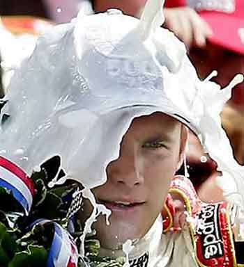 Andretti Green driver Dan Wheldon of Great Britain pours the ceremonial bottle of milk over his head in victory lane, after winning the 89th running of the Indianapolis 500 in Indianapolis, May 29, 2005. (John Gress/Reuters