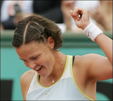 US Lindsay Davenport celebrates her victory against Belgium Kim Clijsters after their fourth round match of the tennis French Open at Roland Garros in Paris.