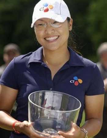 Jimin Kang, of South Korea, smiles after receiving the trophy for winning the LPGA Corning Classic with a 15-under 273 in Corning, N.Y., Sunday, May 29, 2005. (AP