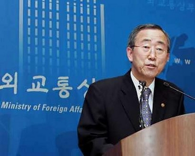 South Korea's Foreign Minister Ban Ki-moon answers a reporter's question during a news conference at the ministry headquarters in Seoul June 1,