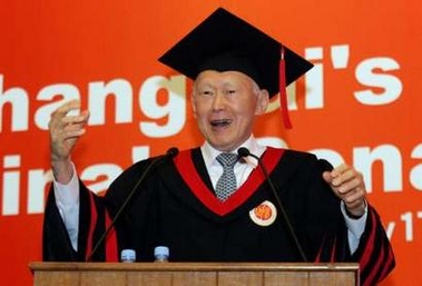 Singapore's Minister Mentor Lee Kuan Yew speaks at the ceremony where he was presented with an Honorary Doctor of Laws degree by the President of Shanghai's Fudan University Professor Wang Shenghong in Shanghai, China May 17, 2005.