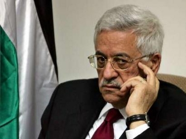 Palestinian President Mahmoud Abbas looks on during a meeting with Fatah movement members at his office in the West Bank city of Ramallah June 13, 2005. REUTERS/