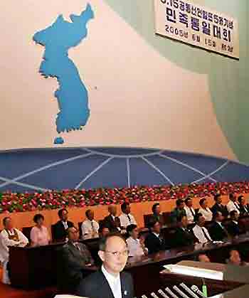 Baek Nak-cheong (front), the head of a South Korean civic group delegation, speaks at 'National Unification Rally' in the North Korean capital of Pyongyang June 15, 2005. North and South Koreans celebrated in Pyongyang on Wednesday the fifth anniversary of a historic inter-Korean summit, but the North's pursuit of nuclear weapons overshadowed prospects for reunifying the divided peninsula. 