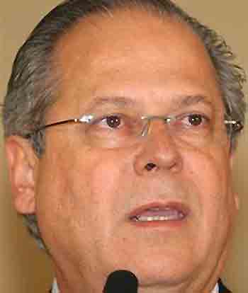 Brazil's Cabinet-level Chief of Staff Jose Dirceu announces his resignation in Brasilia, Thursday, June 16, 2005. (AP