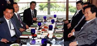 South Korean Unification Minister Chung Dong-young (R) and Kwon Ho-ung, head of the North Korean delegation, speak during their luncheon meeting at a hotel in Seoul June 23, 2005. 