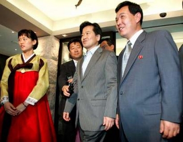 South Korean Unification Minister Chung Dong-young and Kwon Ho-ung (R), head of the North Korean delegation, walk together at their luncheon meeting at a hotel in Seoul June 23, 2005. 