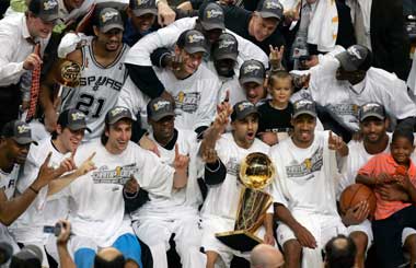 Spurs win 2005 NBA finals