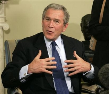 US president Bush answers a reporter's question during a meeting with German Chancellor Gerhard Schroeder, not pictured, in the Oval Office of the White House Monday, June 27, 2005 in Washington. [AP]