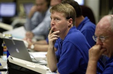 NASA Mission Operations Manager Dave Spencer monitors mission progress while awaiting the collision of the Deep Impact Impactor with Temple 1 comet at the NASA Jet Propulsion Laboratory in Pasadena, Calif. on Sunday, July 3, 2005. 