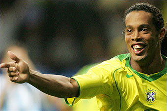 Barcelona aims to retain Ronaldinho until 2014