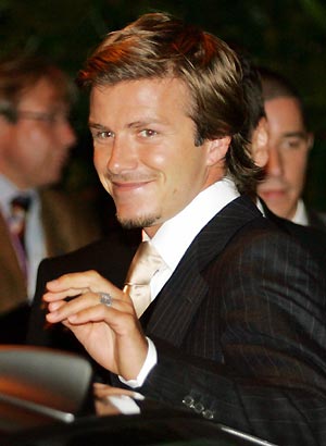 British soccer star David Beckham waves as he arrives at the British High Commissioner's house for a dinner reception in Singapore July 4, 2005. Beckham is in Singapore to support London's bid for the 2012 Olympic games. Paris, London, Madrid, New York City and Moscow are competing to win the right to host the 2012 Summer Olympic Games in an IOC vote which will be held on July 6 in Singapore. [Reuters]