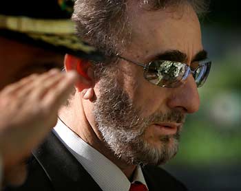 Iraqi Defence Minister Saadoun al-Dulaimi lays wreath at the graves of soldiers killed during the 8 years Iran-Iraq war at defense ministry complex in Tehran, July 6, 2005. Al-Dulaimi heads Iraq's first military delegation to visit the Iran since the toppling of Saddam Hussein's government. [Reuters]