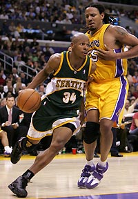 Seattle SuperSonics Ray Allen (L) drives past Los Angeles Lakers Brian Grant in Los Angeles, in this January 25, 2005 file photo. 