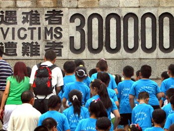 Chinese residents visit the Memorial Hall for the Victims in the Nanjing Massacre in Nanjing, East China's Jiangsu Province July 7, 2005. Thursday is the 68 anniversary of the Lugouqiao (Marco Polo Bridge) Incident in which Japanese invading troops launched an assault on Chinese army, marking the start of Japan's full-scale invasion. [newsphoto]