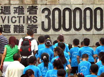 Chinese residents visit the Memorial Hall for the Victims in the Nanjing Massacre in Nanjing July 7, 2005. [newsphoto]
