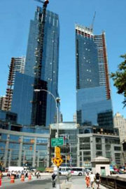 Time Warner settles suit, posts loss 