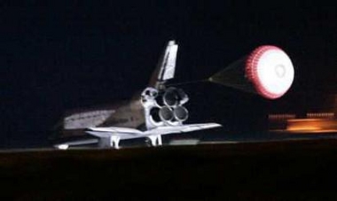 Space shuttle Discovery lands at Edwards Air Force Base in California July 9, 2005.